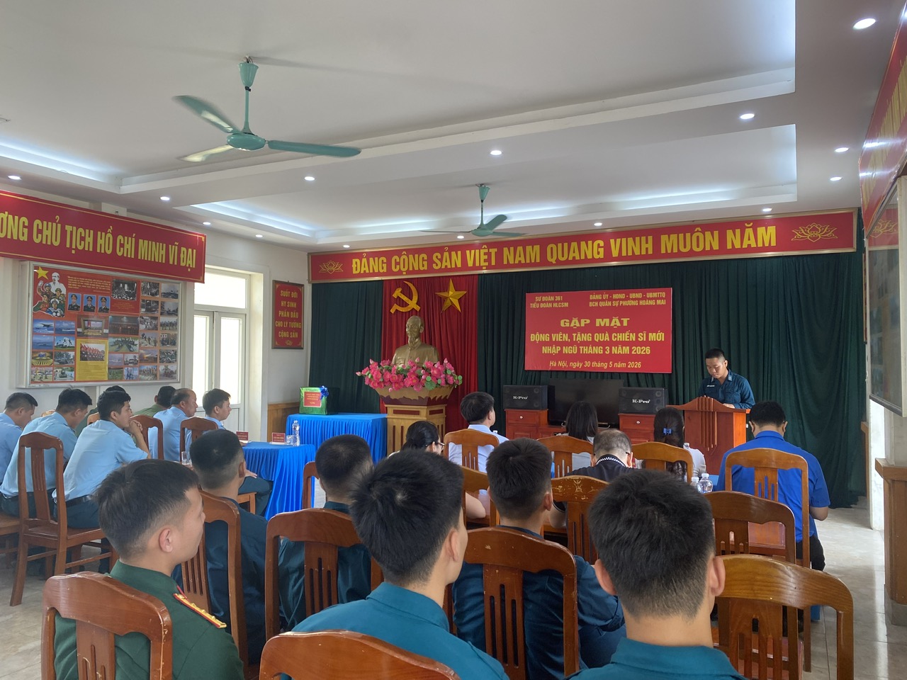 PHƯỜNG HOÀNG MAI TỔ CHỨC THĂM, ĐỘNG VIÊN CHIẾN SĨ MỚI NĂM 2026- Ảnh 1.