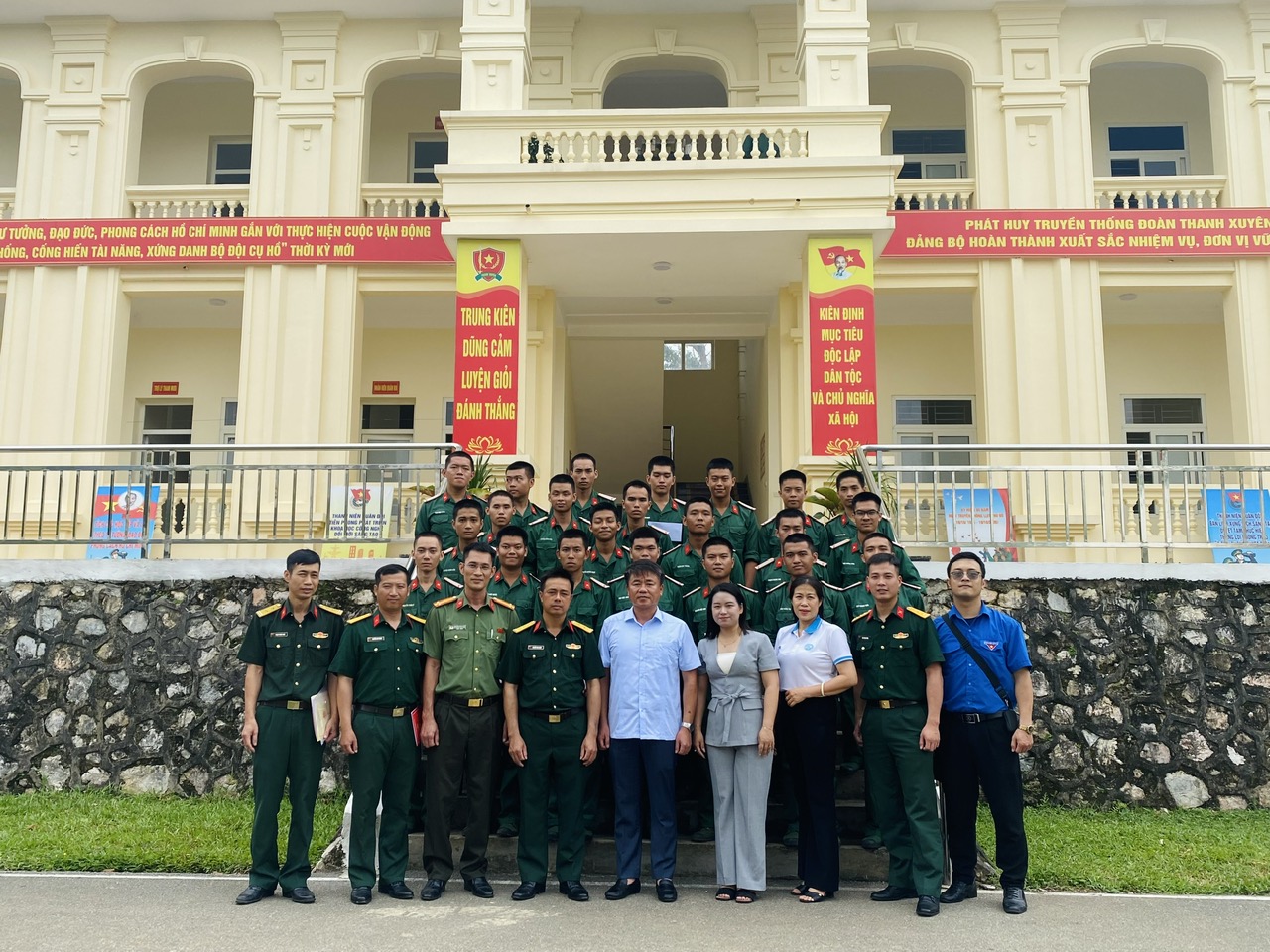 PHƯỜNG HOÀNG MAI TỔ CHỨC THĂM, ĐỘNG VIÊN CHIẾN SĨ MỚI NĂM 2026- Ảnh 4.