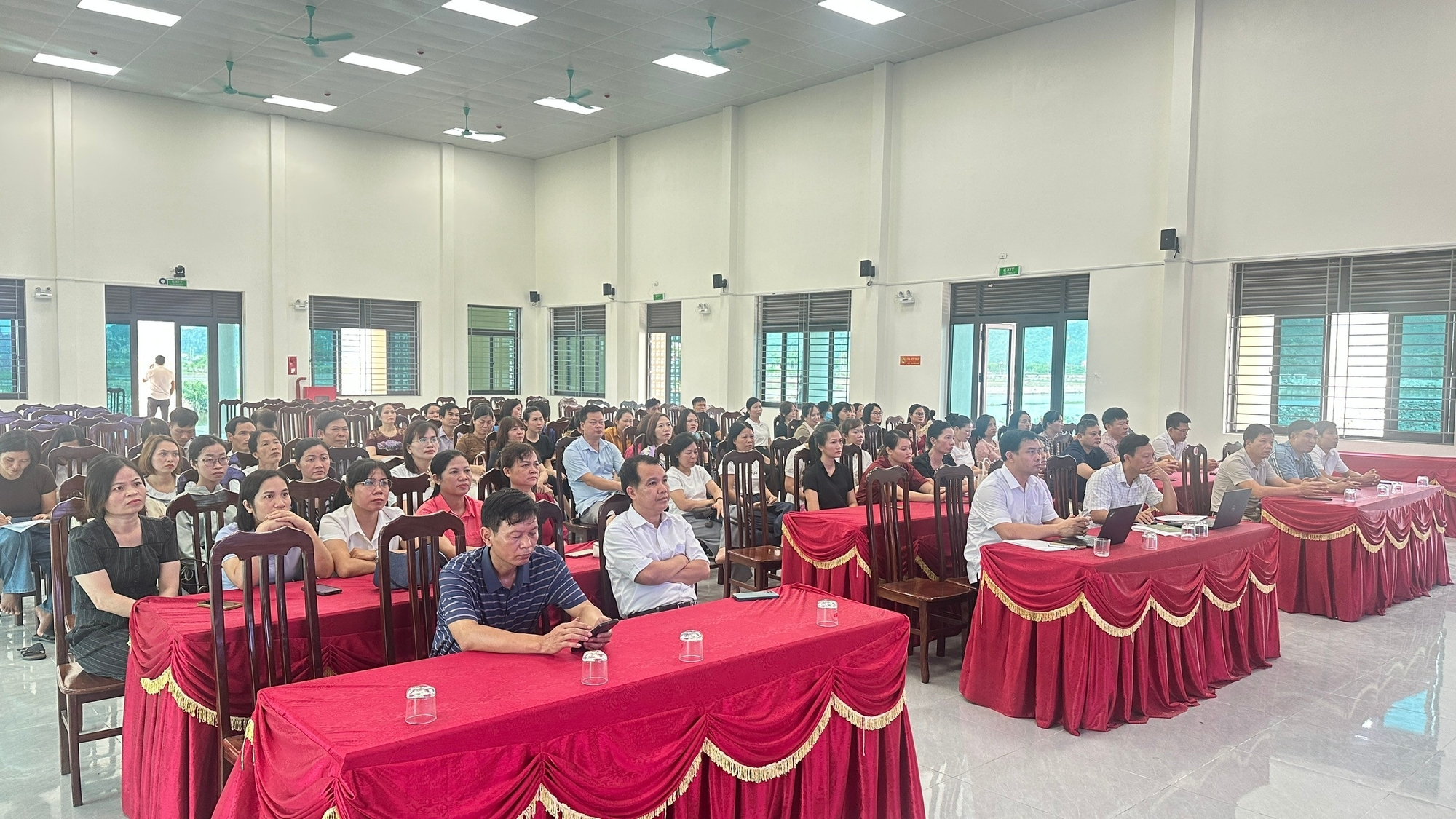 UBND XÃ HỒNG SƠN DỰ HỘI NGHỊ TRỰC TUYẾN HƯỚNG DẪN CÔNG TÁC COI THI KỲ THI TỐT NGHIỆP THPT NĂM 2026- Ảnh 1.