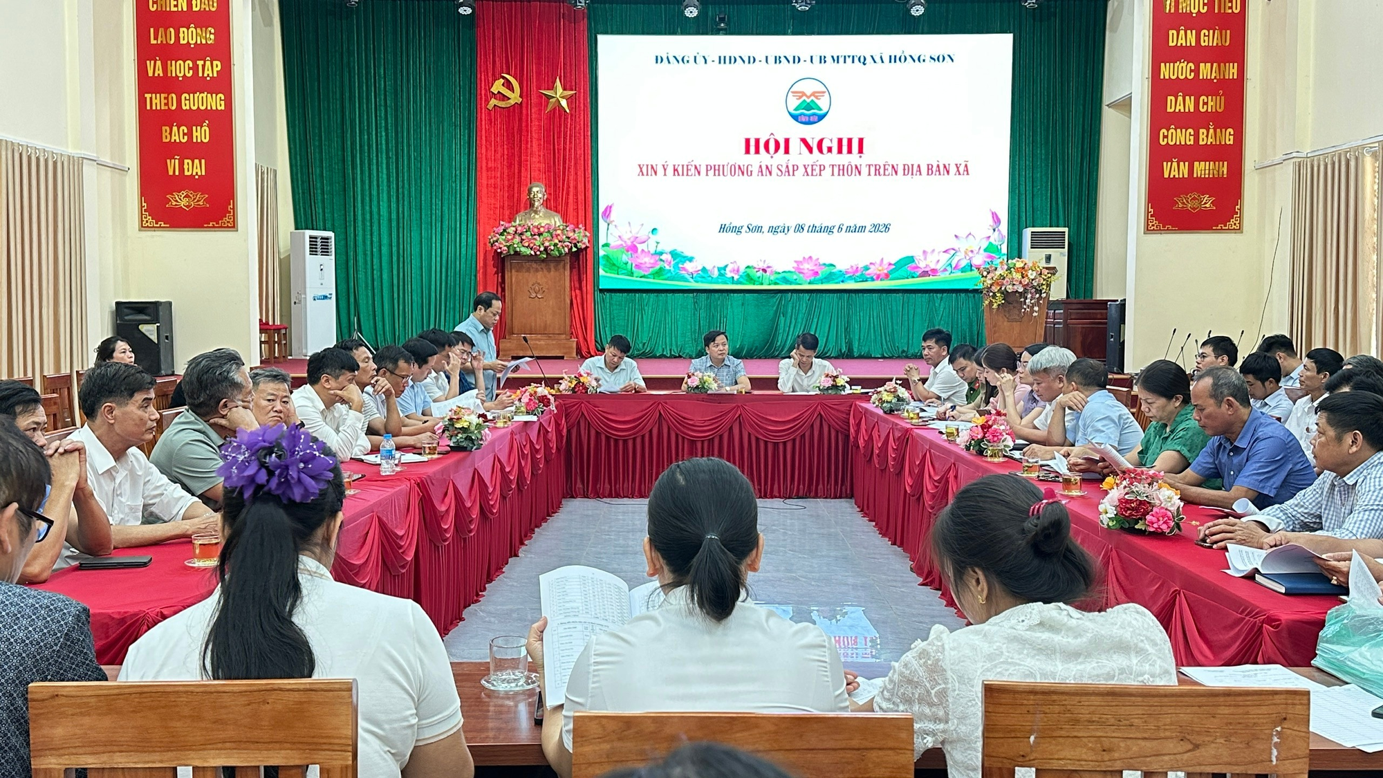 Xã Hồng Sơn tổ chức Hội nghị xin ý kiến phương án sắp xếp thôn trên địa bàn xã- Ảnh 1.