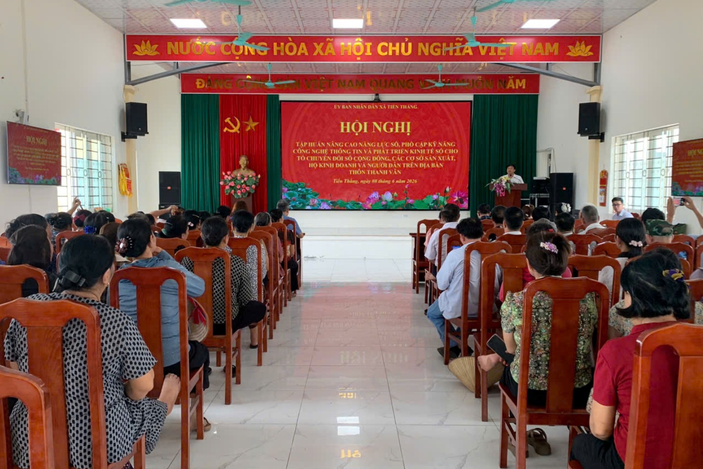 Xã Tiến Thắng tổ chức Hội nghị tập huấn nâng cao năng lực số, phát triển kinh tế số cho người dân thôn Thanh Vân- Ảnh 1.