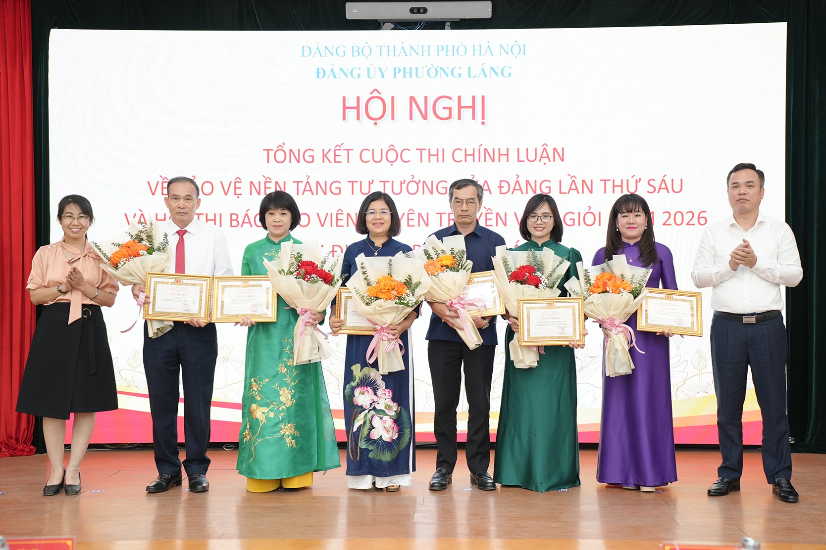 Phường Láng: Vinh danh những hạt nhân xuất sắc trên mặt trận tư tưởng- Ảnh 1.