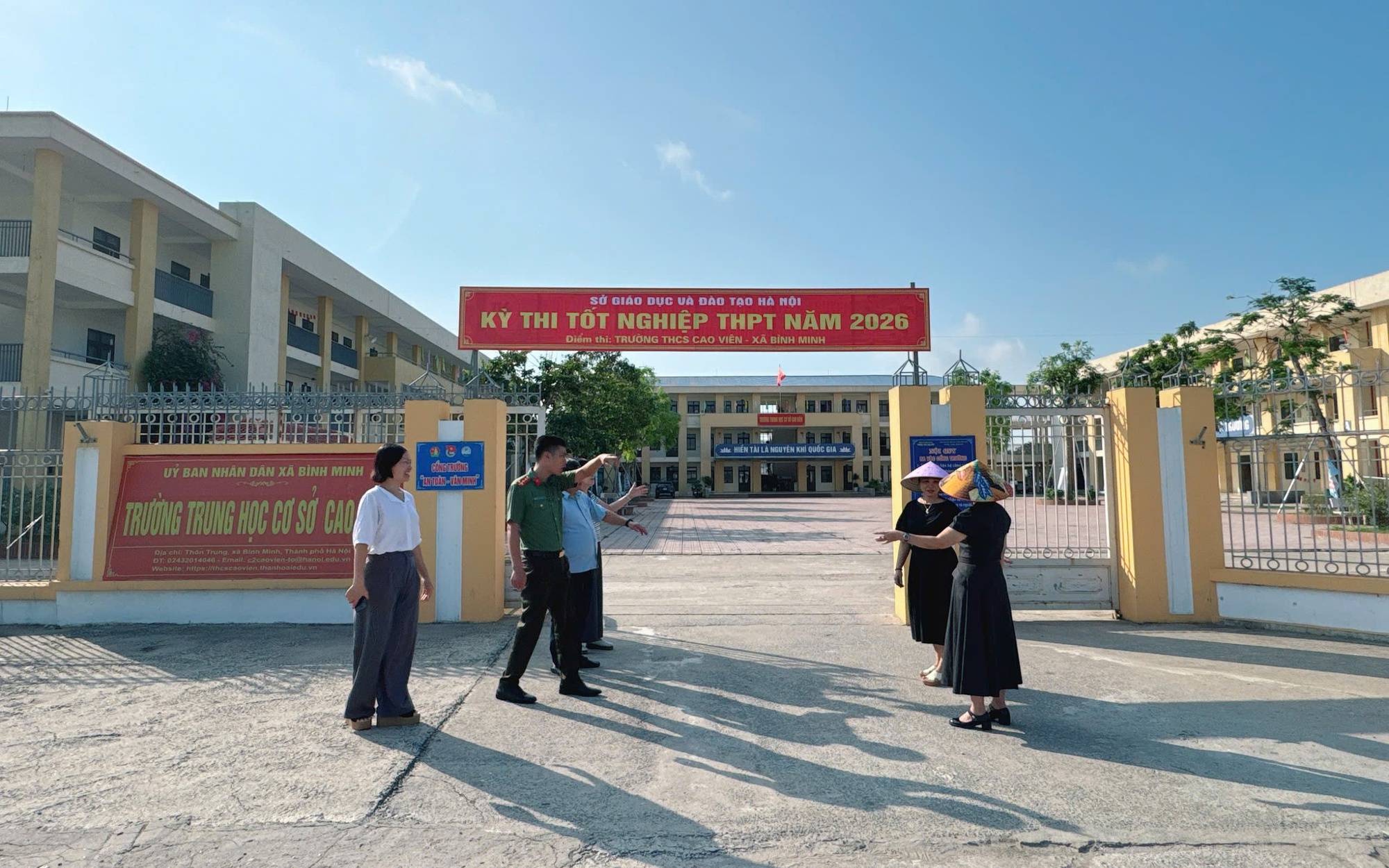 Ảnh: đoàn kiểm tra công tác tổ chức, chuẩn bị kỳ thi tốt nghiệp THPT trên địa bàn xã Bình Minh năm 2026