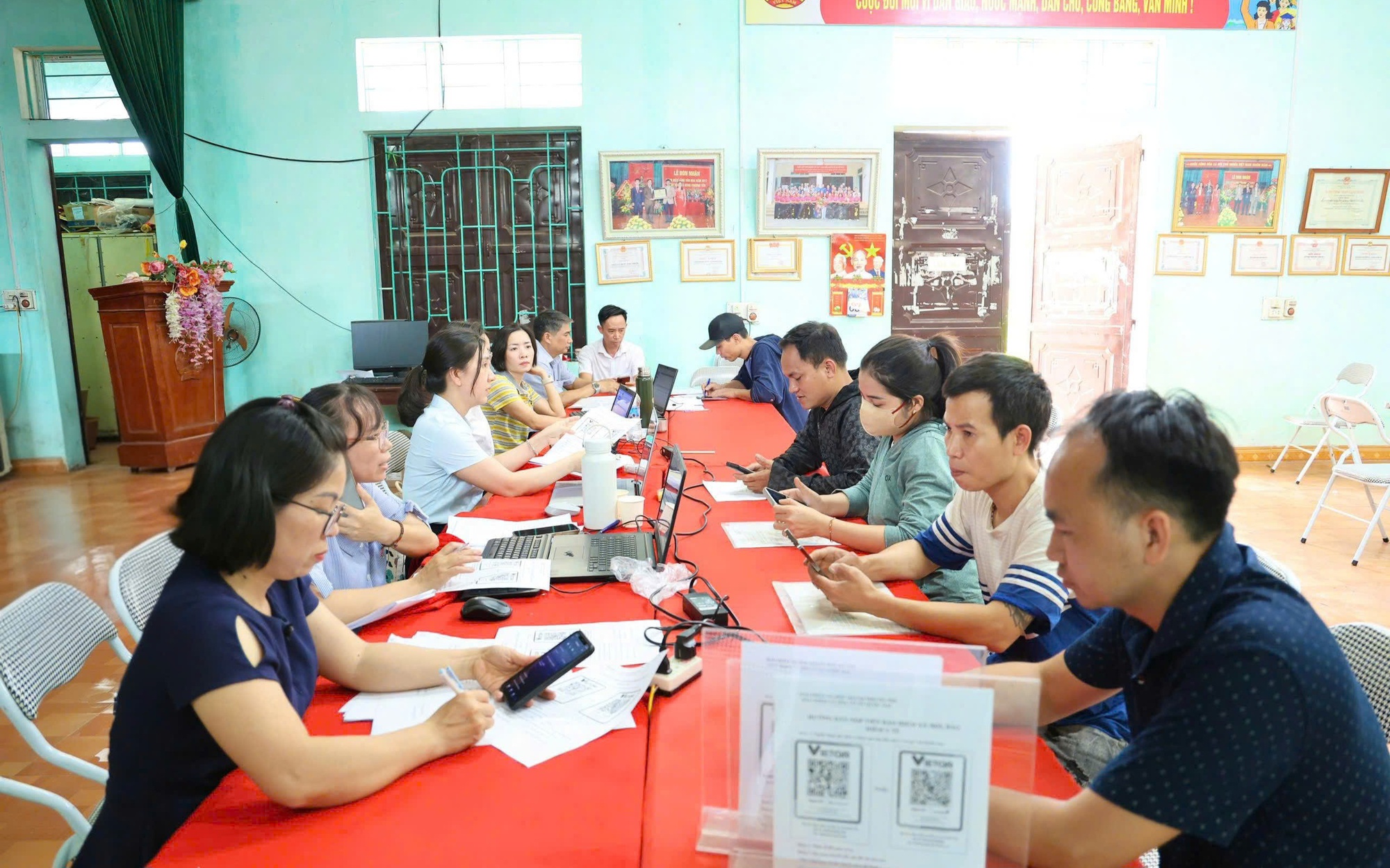 BHXH cơ sở Quốc Oai hướng dẫn hộ kinh doanh, doanh nghiệp tham gia BHXH, BHYT tại xã Phú Nghĩa