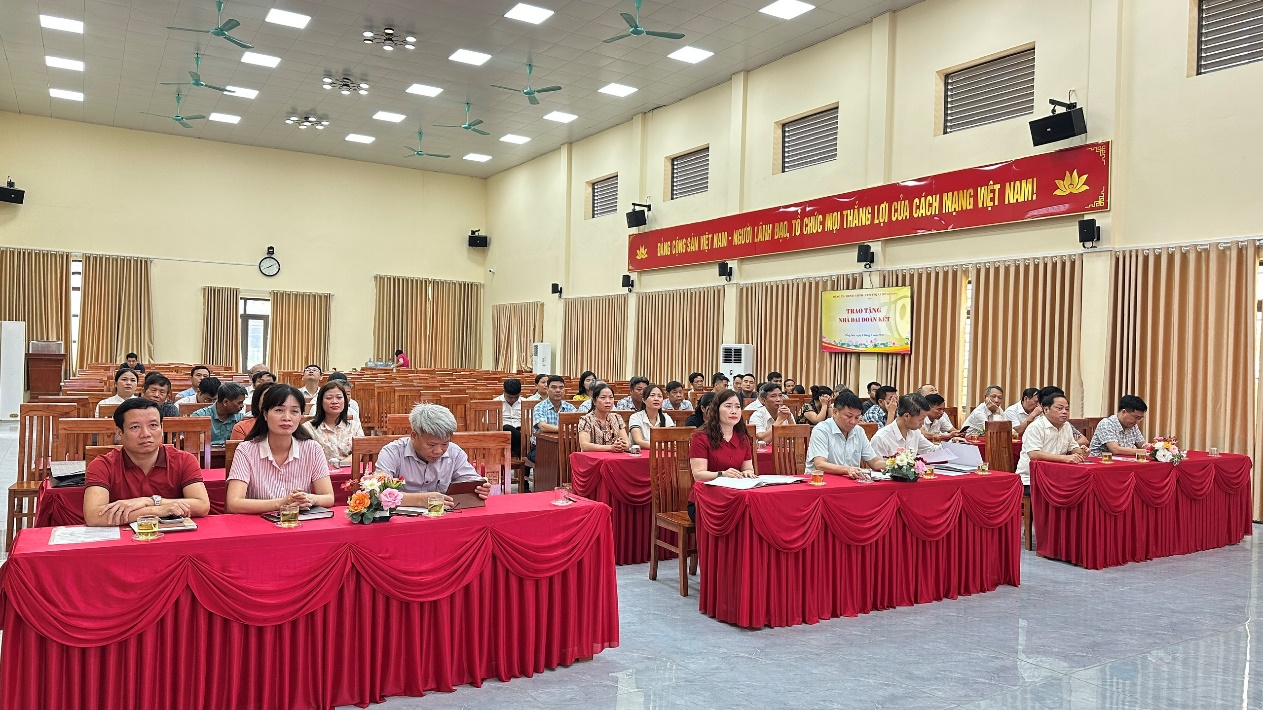 Xã Hồng Sơn sơ kết công tác Mặt trận 6 tháng đầu năm; trao kinh phí hỗ trợ xây dựng nhà Đại đoàn kết và ra mắt Tổ tư vấn phản biện xã hội- Ảnh 1.