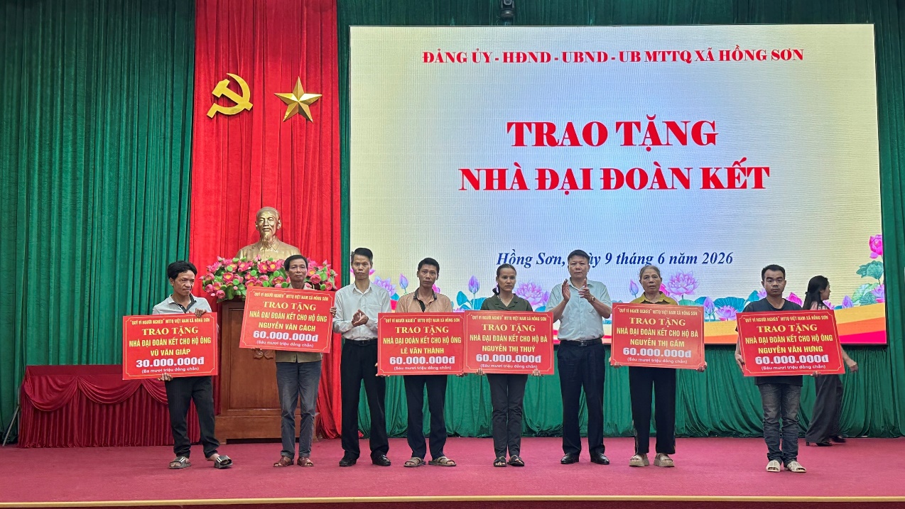 Xã Hồng Sơn sơ kết công tác Mặt trận 6 tháng đầu năm; trao kinh phí hỗ trợ xây dựng nhà Đại đoàn kết và ra mắt Tổ tư vấn phản biện xã hội- Ảnh 2.