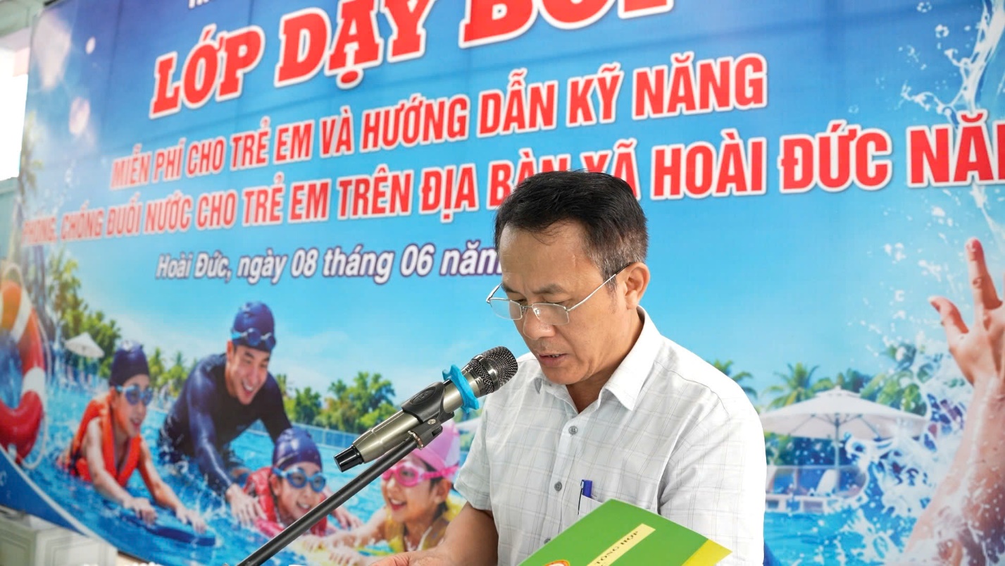 Khai mạc lớp dạy bơi miễn phí và trang bị kỹ năng phòng, chống đuối nước cho trẻ em xã Hoài Đức năm 2026- Ảnh 2.