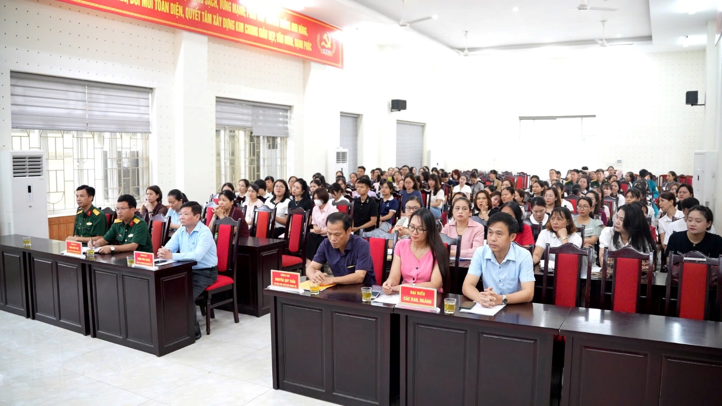 Hoài Đức khai mạc lớp bồi dưỡng kiến thức quốc phòng và an ninh cho 180 cán bộ, đảng viên đối tượng 4 năm 2026- Ảnh 1.