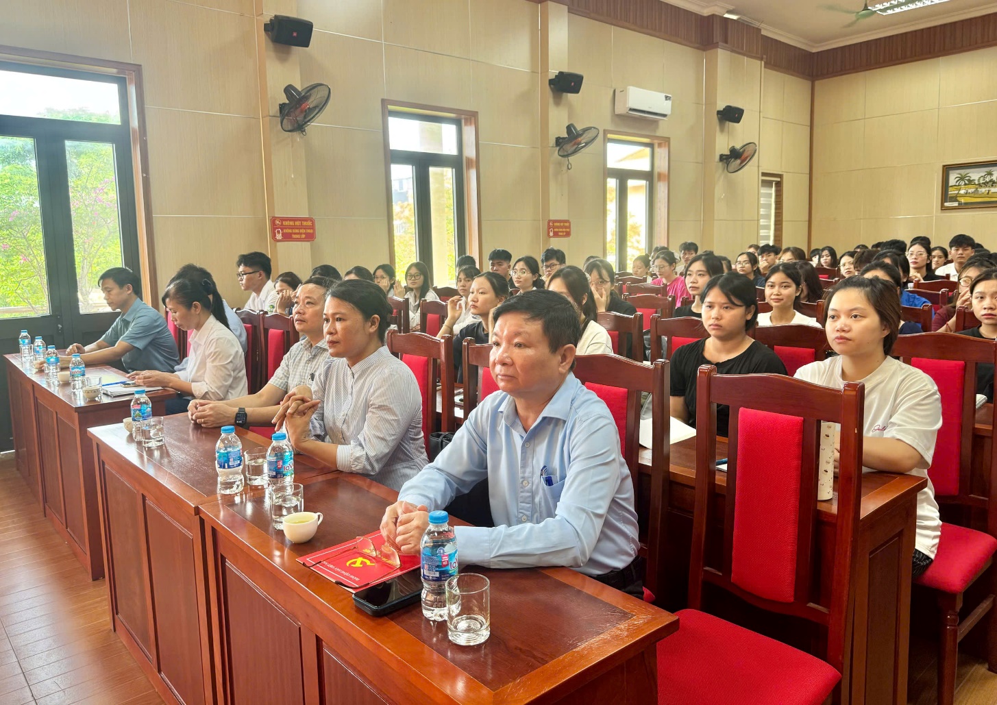 Đảng uỷ xã Hoài Đức khai giảng lớp bồi dưỡng nhận thức về Đảng đợt 2 năm 2026- Ảnh 1.