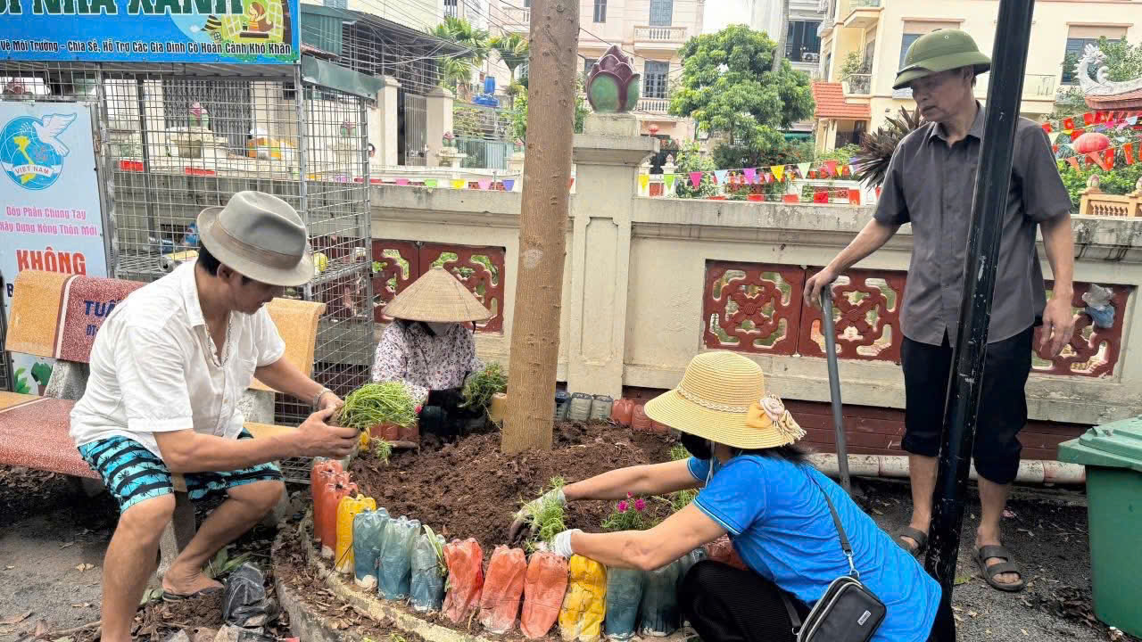 Lan tỏa phong trào “Sáng - xanh - sạch - đẹp” từ những việc làm thiết thực ở thôn Yên Vĩnh và thôn Đại Tự- Ảnh 1.