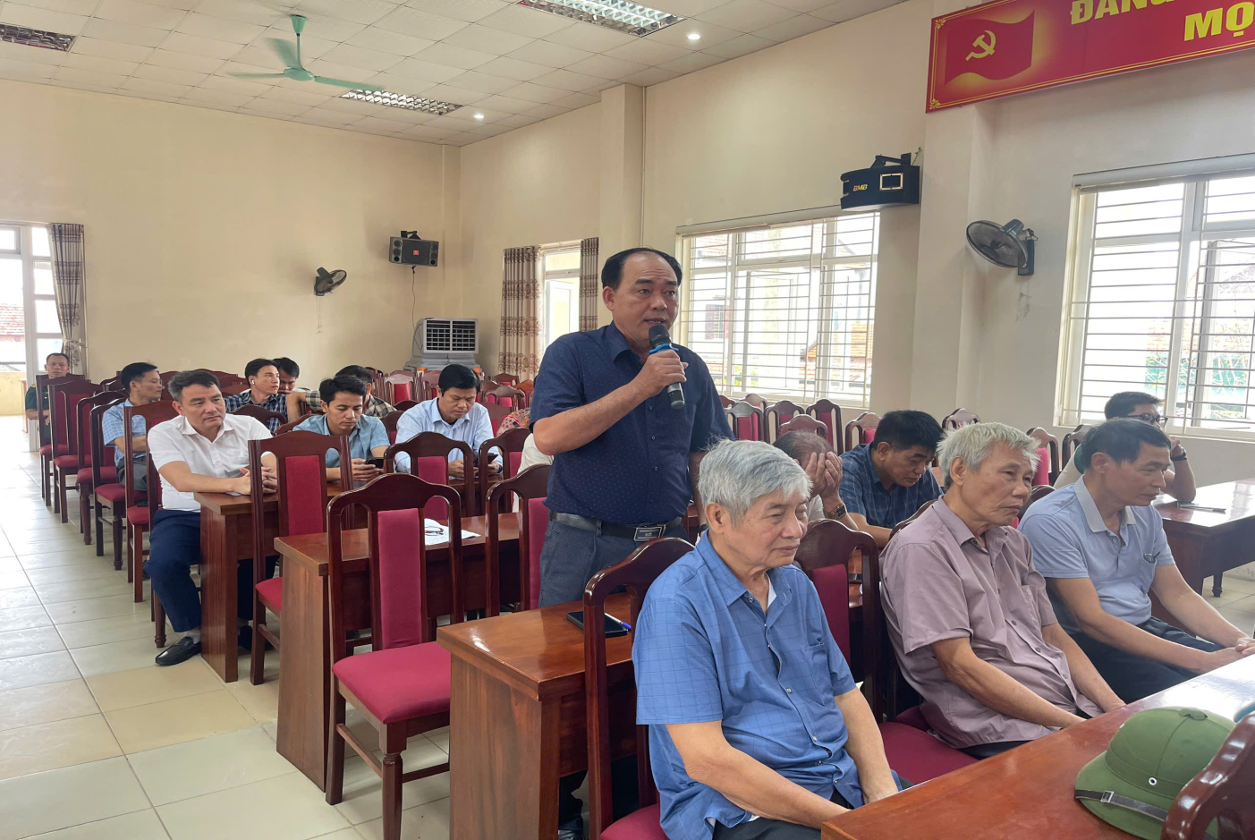 Tổ Đại biểu Hội Đồng nhân dân xã Ô Diên số 2, tiếp xúc cử tri trước kỳ họp thường lệ giữa năm 2026.- Ảnh 3.