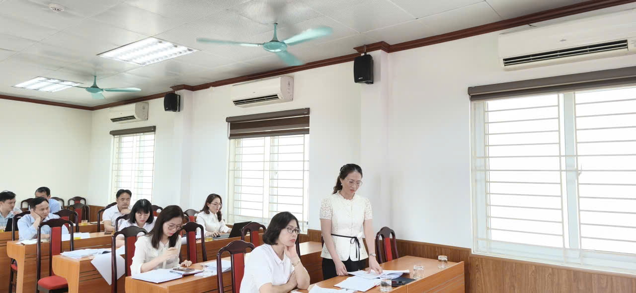A group of people in a classroom  AI-generated content may be incorrect.
