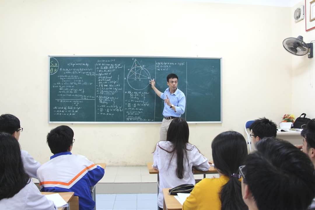 Thầy giáo Nguyễn Thế Hưởng tấm gương giáo viên nhiệt tình, tâm huyết, sáng tạo- Ảnh 1.