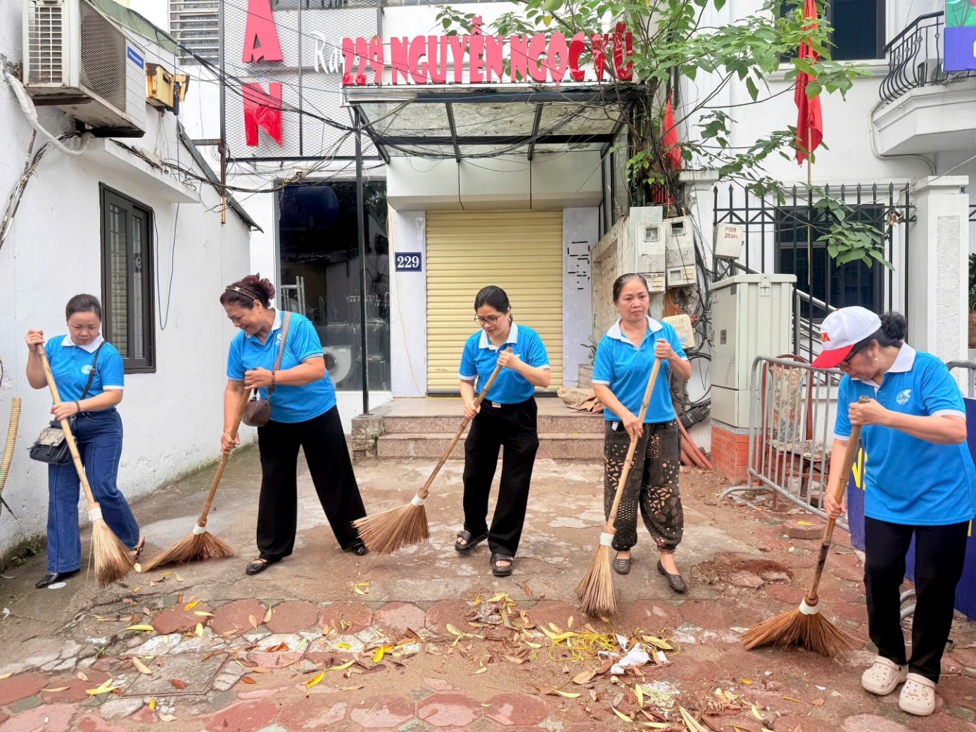 Phường Yên Hòa ra quân hưởng ứng Ngày Môi trường thế giới 05/6 và Tháng hành động vì môi trường năm 2026- Ảnh 3.