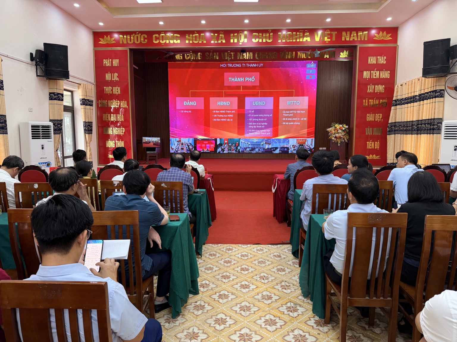 XÃ TRẦN PHÚ THAM DỰ HỘI NGHỊ SƠ KẾT MỘT NĂM VẬN HÀNH BỘ MÁY CỦA HỆ THỐNG CHÍNH TRỊ VÀ CHÍNH QUYỀN ĐỊA PHƯƠNG HAI CẤP- Ảnh 2.