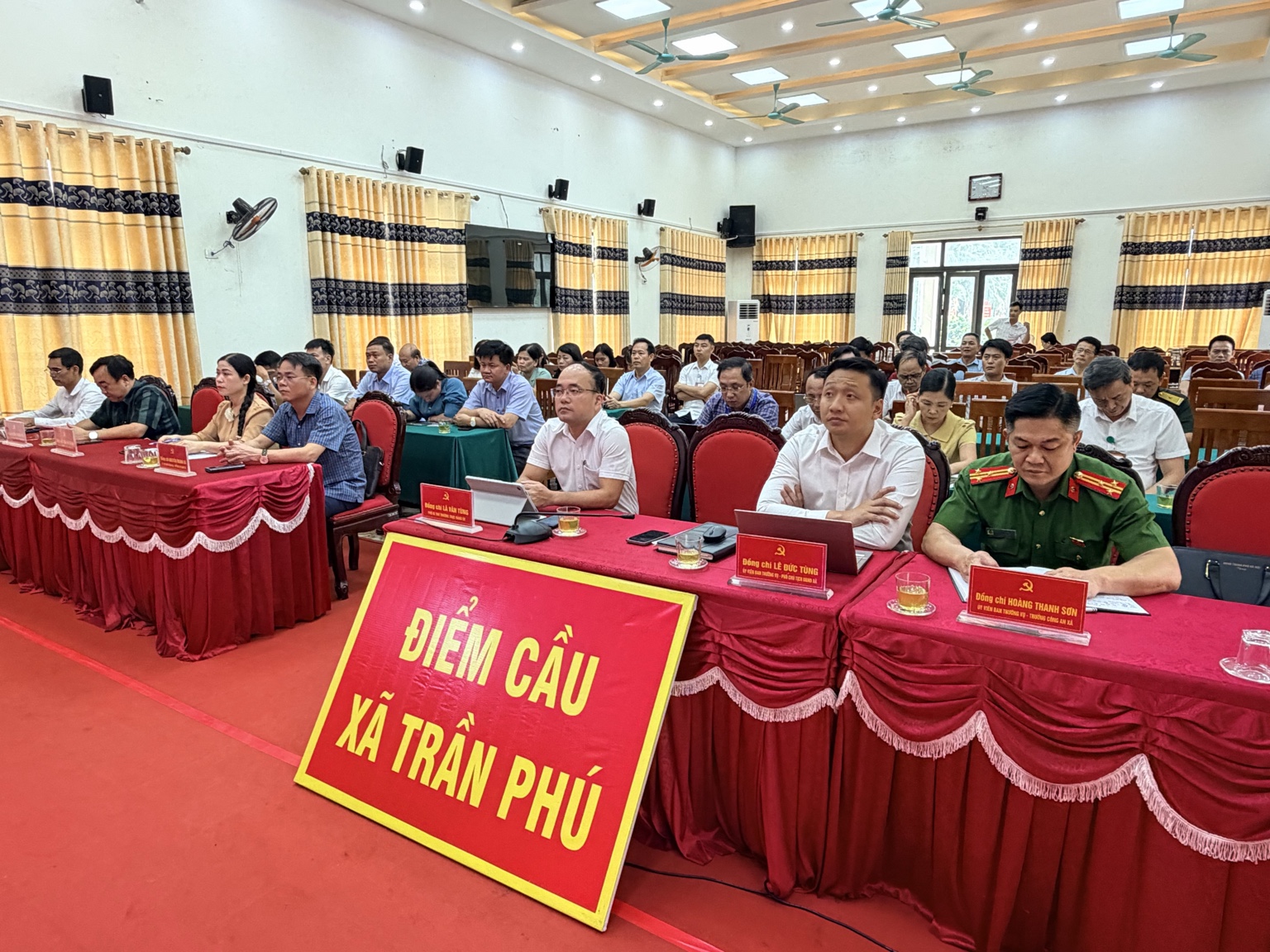 XÃ TRẦN PHÚ THAM DỰ HỘI NGHỊ SƠ KẾT MỘT NĂM VẬN HÀNH BỘ MÁY CỦA HỆ THỐNG CHÍNH TRỊ VÀ CHÍNH QUYỀN ĐỊA PHƯƠNG HAI CẤP- Ảnh 3.