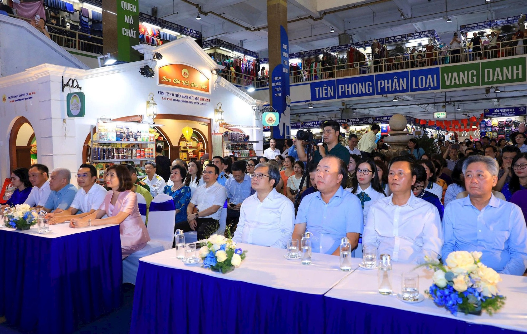 Phường Hoàn Kiến ra mắt mô hình “Chợ chuyển đổi số”- Ảnh 2. Phường Hoàn Kiến ra mắt mô hình “Chợ chuyển đổi số”- Ảnh 2.