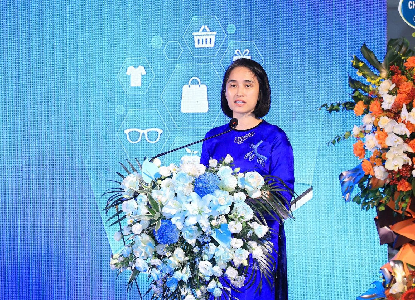 Phường Hoàn Kiến ra mắt mô hình “Chợ chuyển đổi số”- Ảnh 4. Phường Hoàn Kiến ra mắt mô hình “Chợ chuyển đổi số”- Ảnh 4.