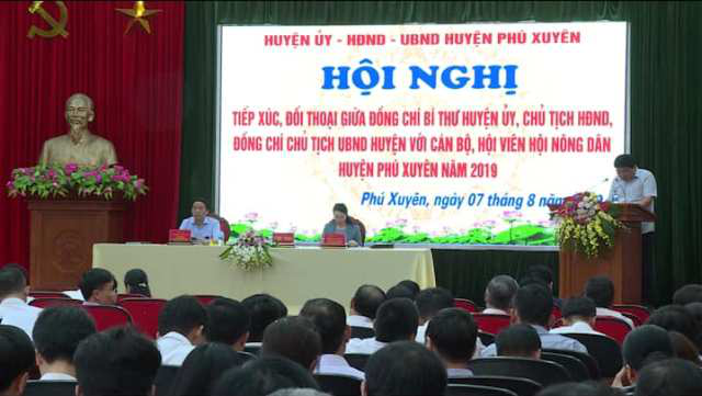 Thường trực Huyện ủy đối thoại với cán bộ, hội viên nông dân
