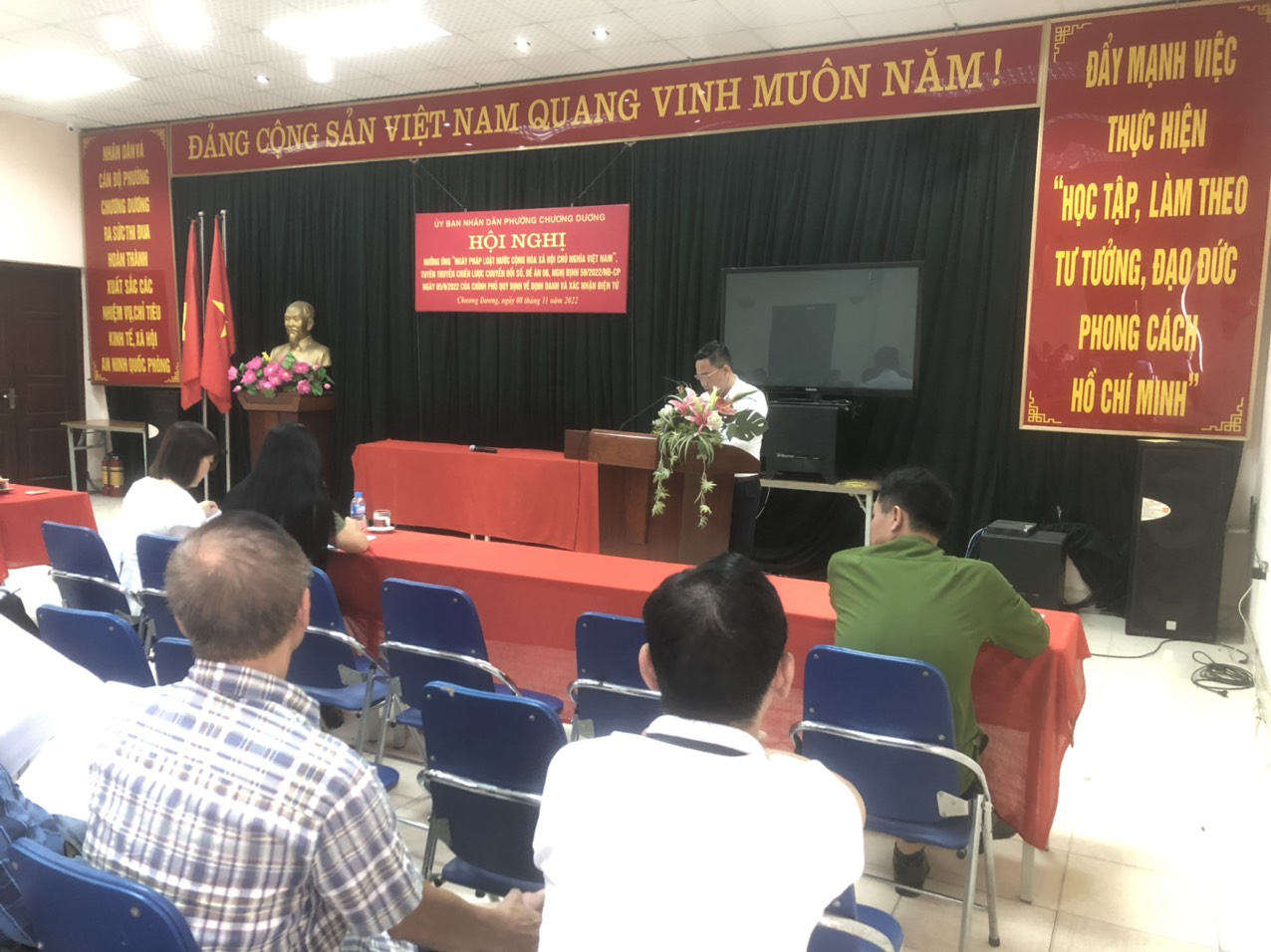 Hội nghị Hưởng ứng “Ngày Pháp luật nước Cộng hòa xã hội chủ nghĩa Việt Nam”, tuyên truyền nội dung Chiến lược chuyển đổi số, Quyết định 06/QĐ - TTg ngày 06/01/2022 về việc phê duyệt Đề án phát triển ứng dụng dữ liệu về dân cư, định danh và xác thực điện tử phục vục chuyển đổi quốc gia giai đoạn 2022 - 2025, tầm nhìn đến năm 2030