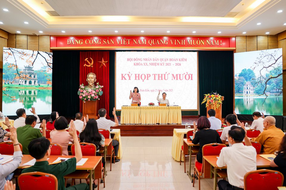 Đồng chí Lê Anh Thư được bầu làm Phó Chủ tịch UBND quận Hoàn Kiếm