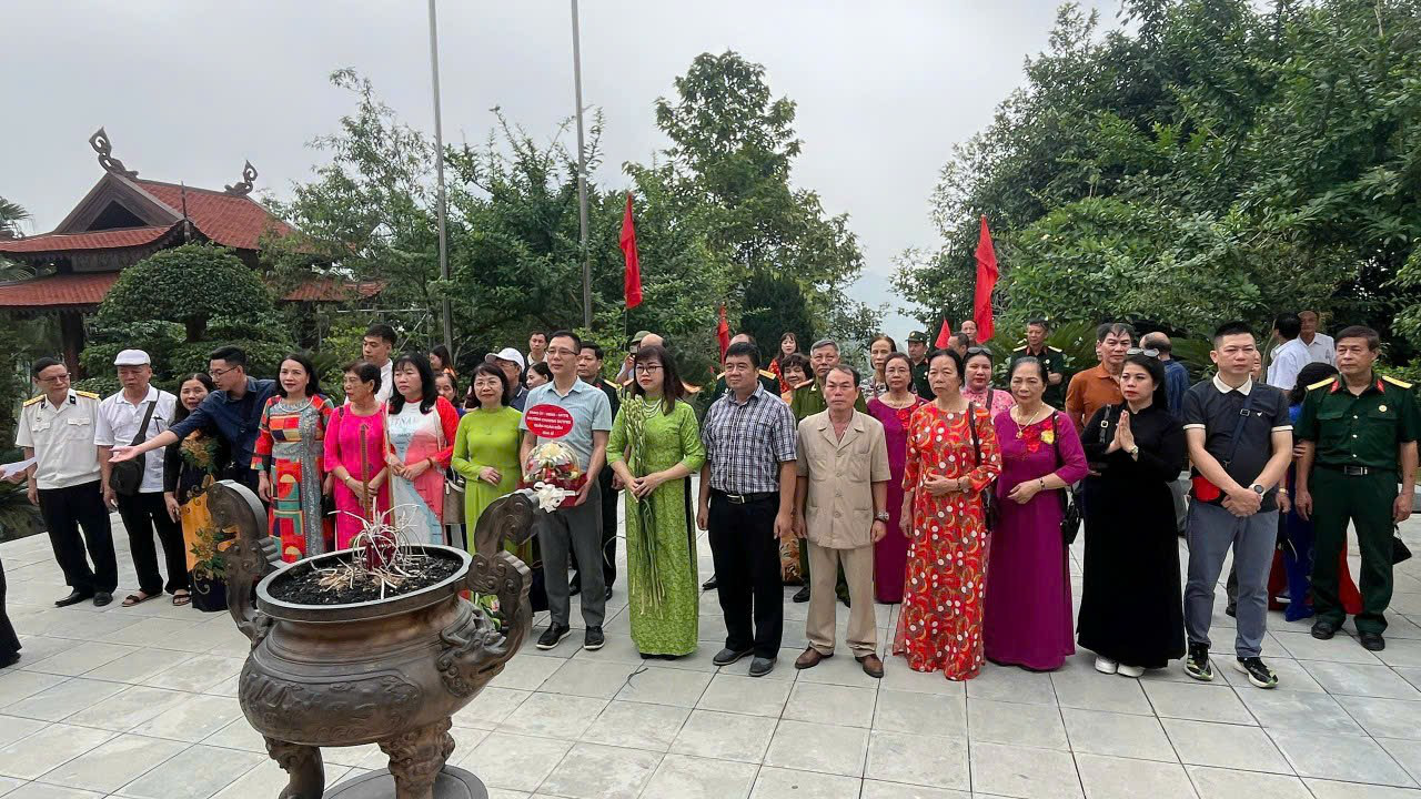 Các hoạt động tri ân về nguồn nhân kỷ niệm 134 năm Ngày sinh Chủ tịch Hồ Chí Minh (19/5/1890 - 19/5/2024) của Đảng ủy - UBND - UB MTTQ phường Chương Dương