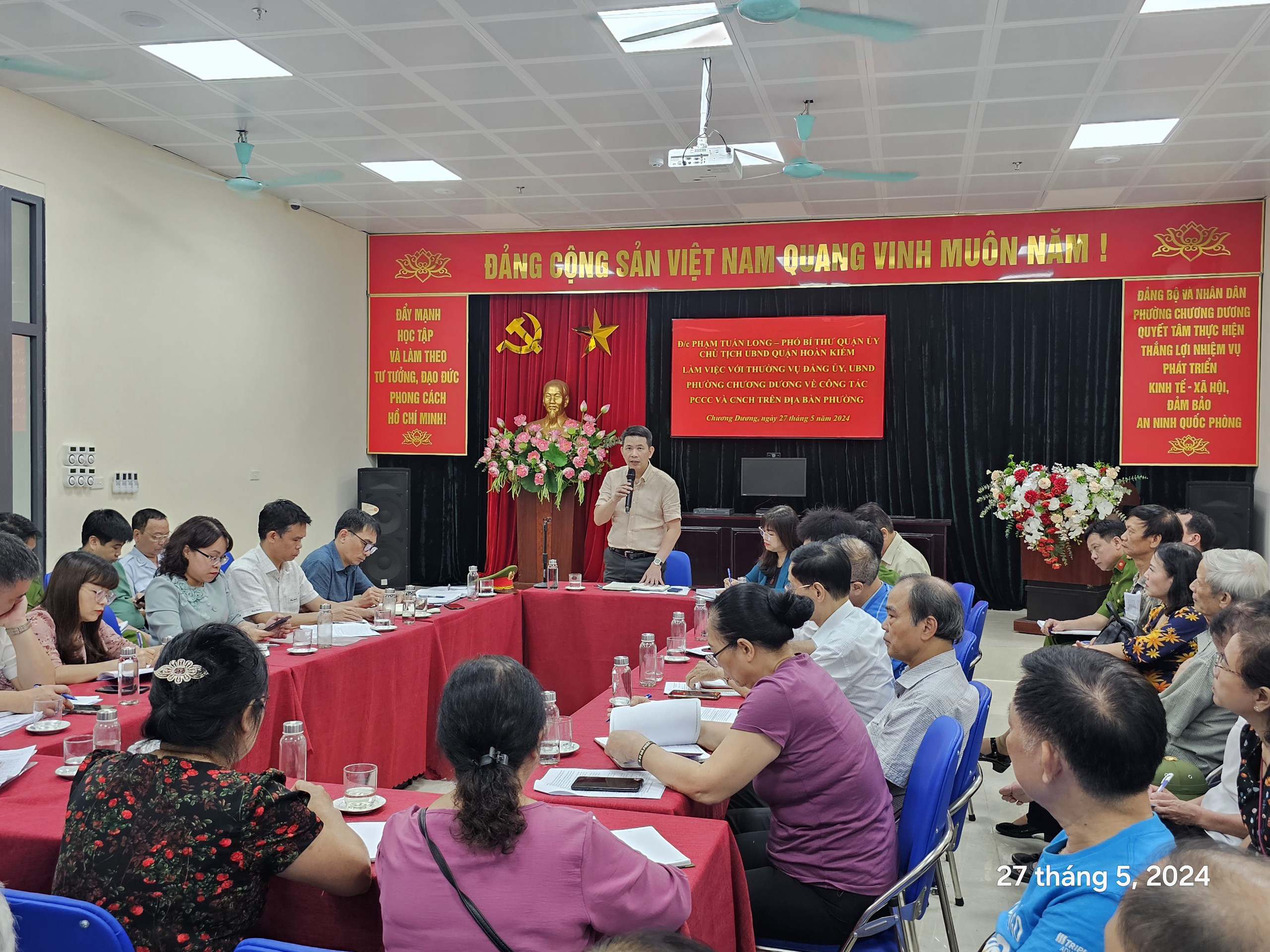 Đồng chí Phó bí thư, Chủ tịch UBND quận Hoàn Kiếm làm việc với Thường vụ Đảng ủy, UBND phường Chương Dương về công tác PCCC&CNCH