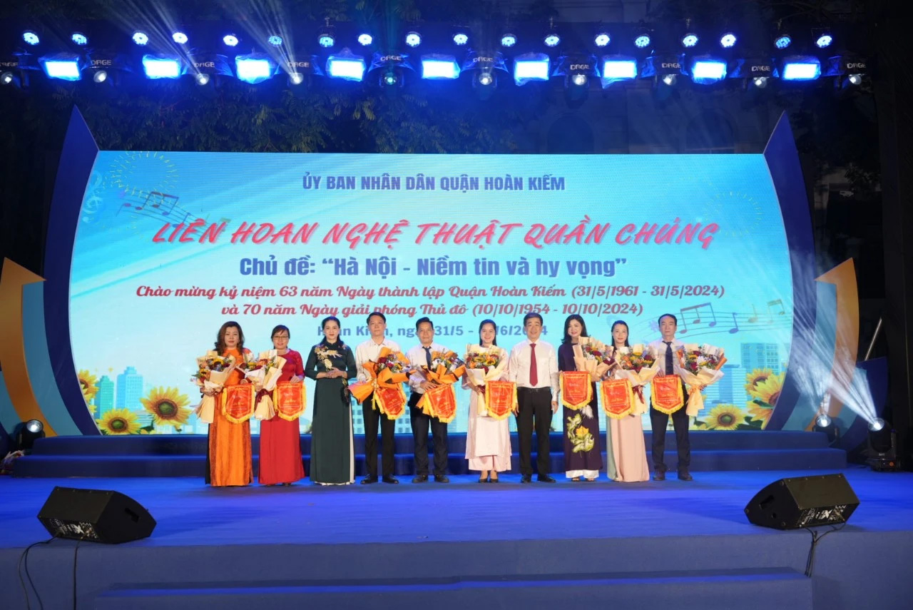Sôi nổi hoạt động văn nghệ nhân kỷ niệm 63 năm thành lập quận Hoàn Kiếm