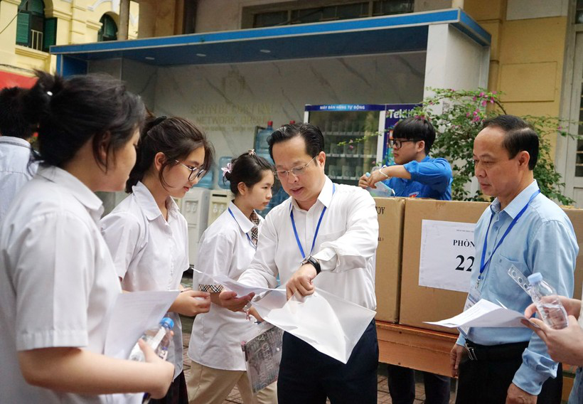 Giám đốc Sở GD&ĐT Hà Nội động viên thí sinh thi lớp 10