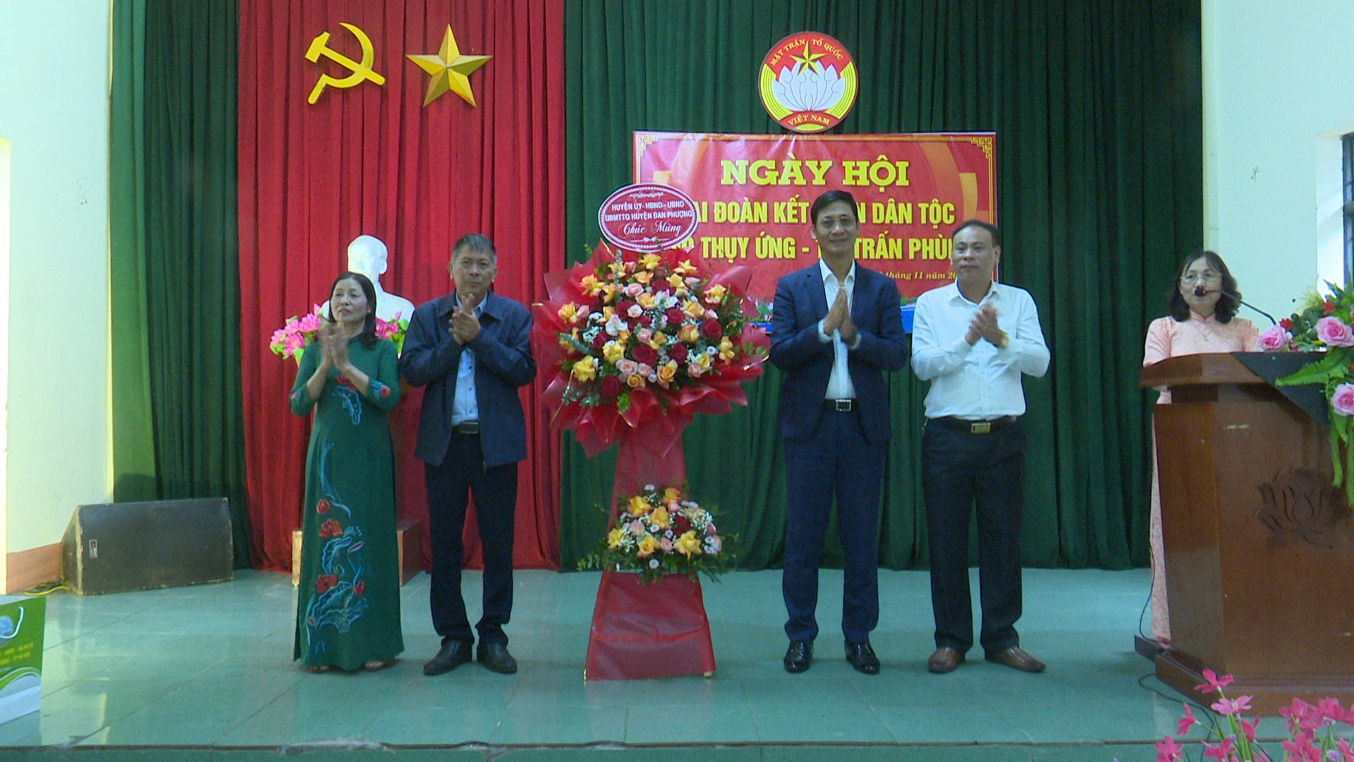 Đồng chí Chủ tịch UBND huyện dự Ngày hội Đại đoàn kết phố Thụy Ứng, thị trấn Phùng