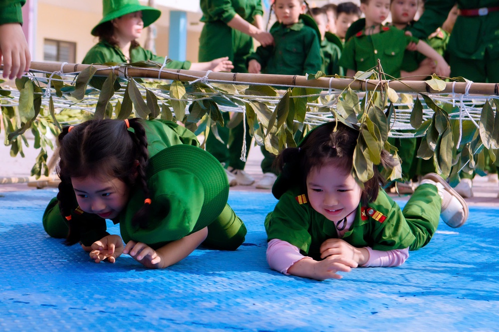 Trường Mầm non Bích Hòa tổ chức hoạt động trải nghiệm “Chiến sĩ tý hon”- Ảnh 8.