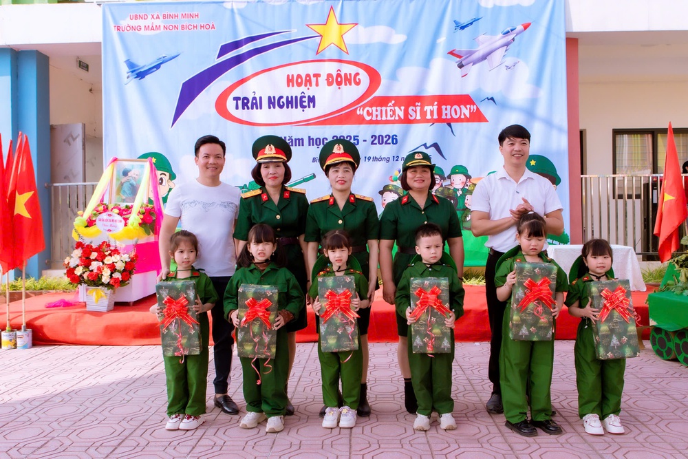 Trường Mầm non Bích Hòa tổ chức hoạt động trải nghiệm “Chiến sĩ tý hon”- Ảnh 9.
