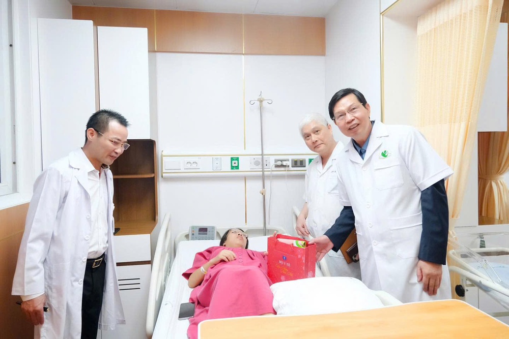 Cán bộ ngành Y tế Hà Nội tận tâm và thầm lặng chăm sóc sức khỏe người bệnh- Ảnh 3.