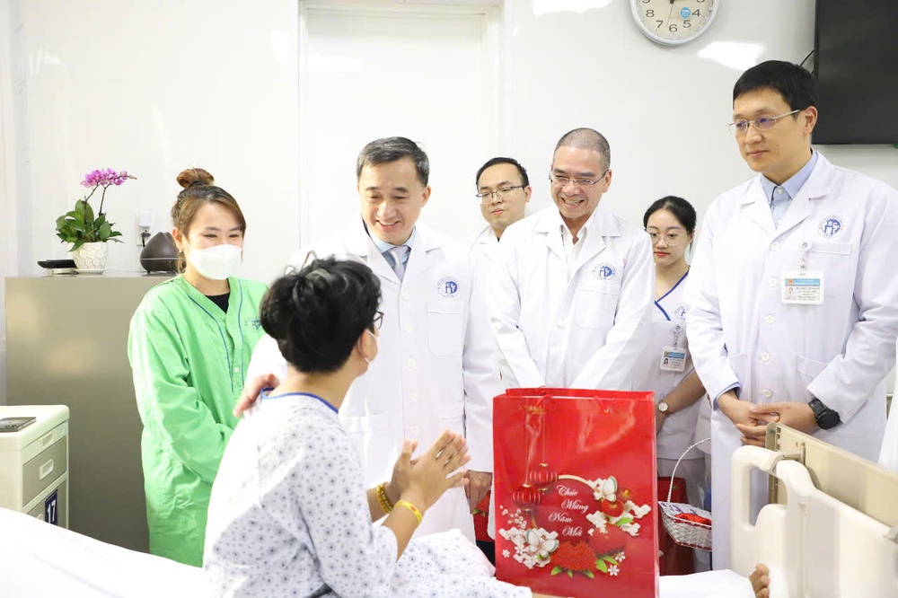 Cán bộ ngành Y tế Hà Nội tận tâm và thầm lặng chăm sóc sức khỏe người bệnh- Ảnh 2.