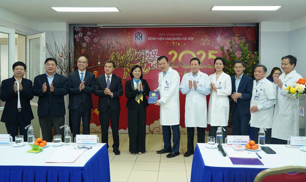 Cán bộ ngành Y tế Hà Nội tận tâm và thầm lặng chăm sóc sức khỏe người bệnh- Ảnh 4.