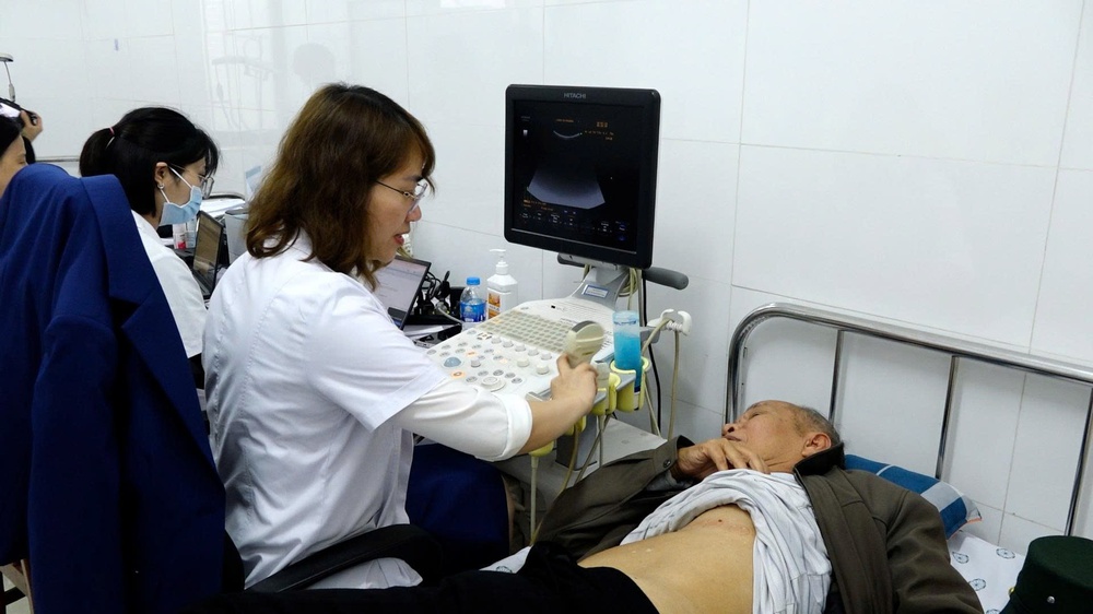 TĂNG CƯỜNG HỖ TRỢ CHUYÊN KHOA TOÀN DIỆN
GIỮA BỆNH VIỆN ĐA KHOA HÀ ĐÔNG VÀTRẠM Y TẾ XÃ- Ảnh 5.