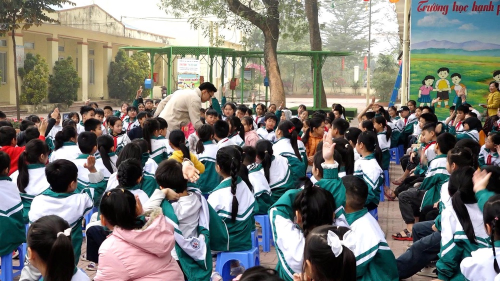 STEM DAY "KHÁM PHÁ THẾ GIỚI STEM": HỌC SINH TRẢI NGHIỆM ĐỂ HÌNH THÀNH NĂNG LỰC CÔNG DÂN SỐ- Ảnh 2.