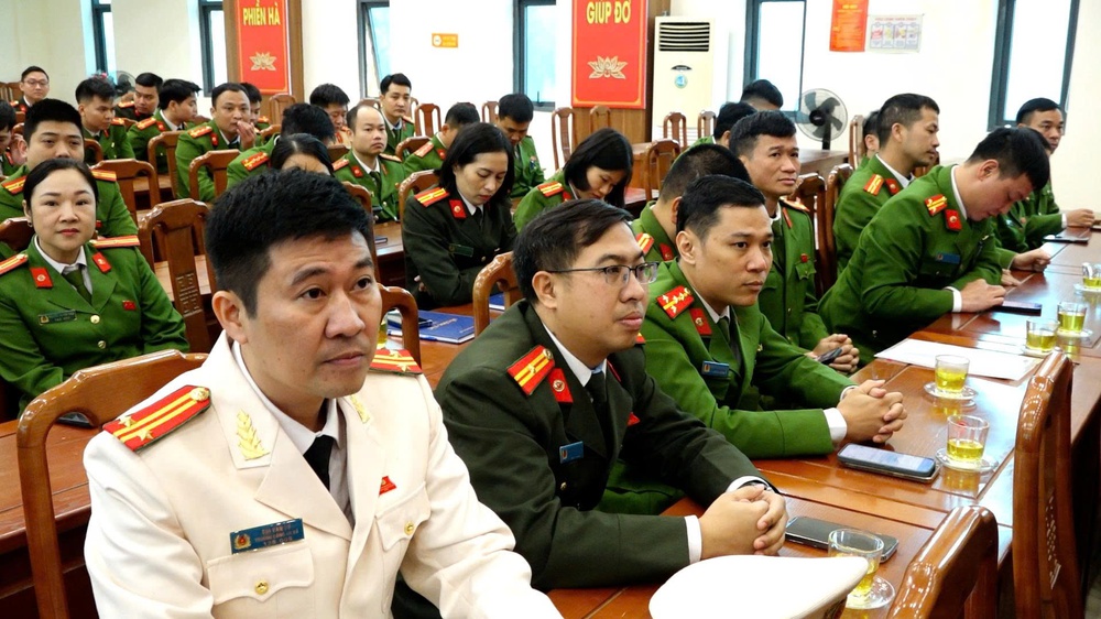 LỄ CÔNG BỐ QUYẾT ĐỊNH CỦA CÔNG AN THÀNH PHỐ VỀ CÔNG TÁC CÁN BỘ ĐỐI VỚI CÔNG AN XÃ BÌNH MINH- Ảnh 11.