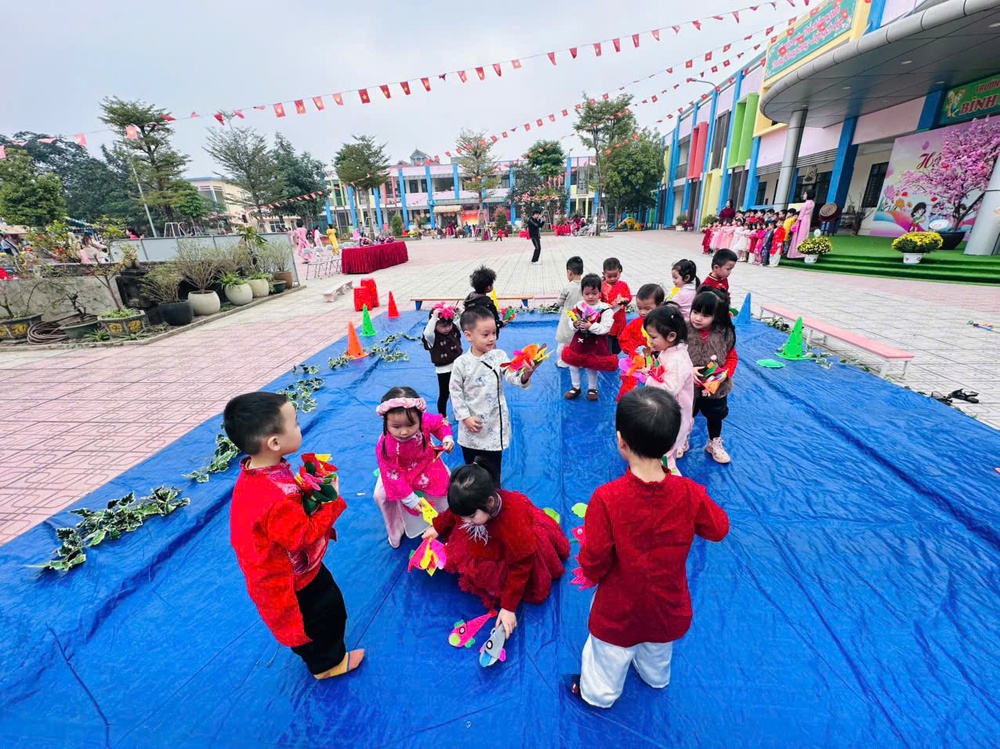 RỘN RÀNG HỘI CHỢ HOA XUÂN TẠI TRƯỜNG MẦM NON BÌNH MINH I- Ảnh 8.