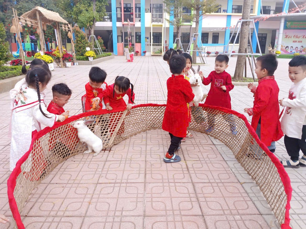 RỘN RÀNG HỘI CHỢ HOA XUÂN TẠI TRƯỜNG MẦM NON BÌNH MINH I- Ảnh 5.