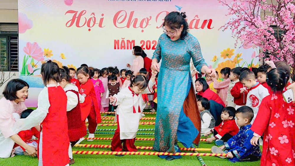 RỘN RÀNG HỘI CHỢ HOA XUÂN TẠI TRƯỜNG MẦM NON BÌNH MINH I- Ảnh 4.