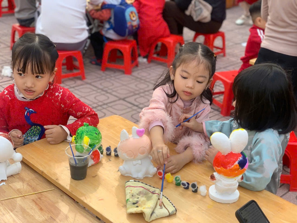 RỘN RÀNG HỘI CHỢ HOA XUÂN TẠI TRƯỜNG MẦM NON BÌNH MINH I- Ảnh 2.