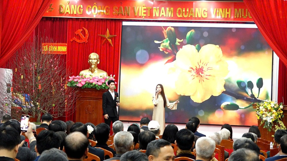 Xã Bình Minh: Trang trọng tổ chức lễ kỷ niệm 96 năm Ngày thành lập Đảng và trao Huy hiệu Đảng đợt 3/2- Ảnh 3.