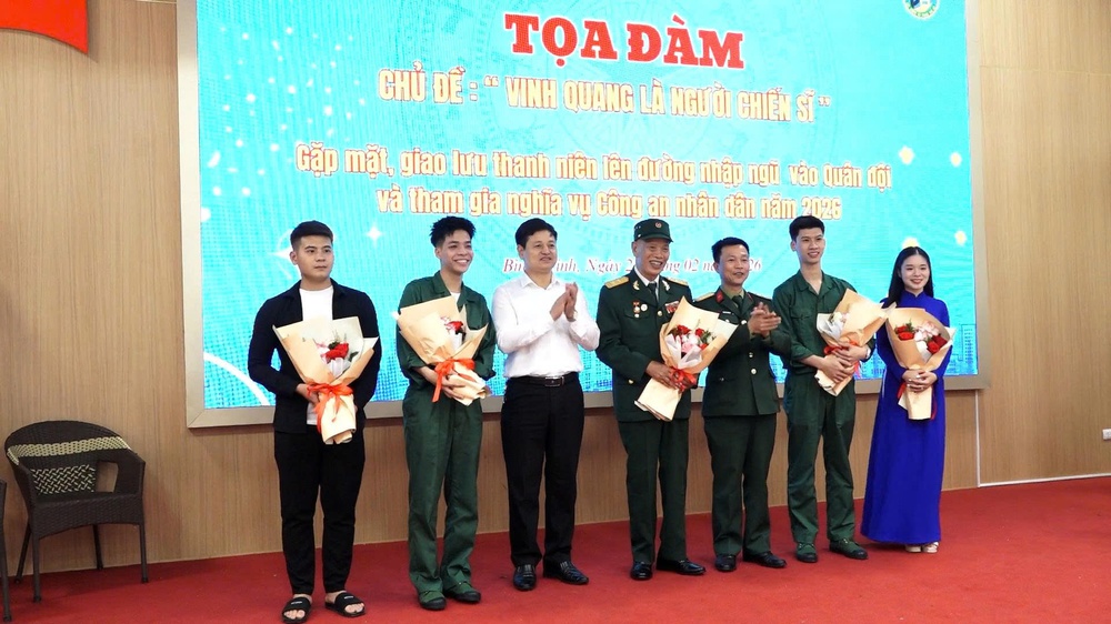 Bình Minh gặp mặt, động viên công dân nhập ngũ vào quân đội và thực hiện nghĩa vụ tham gia công an nhân dân năm 2026- Ảnh 4.