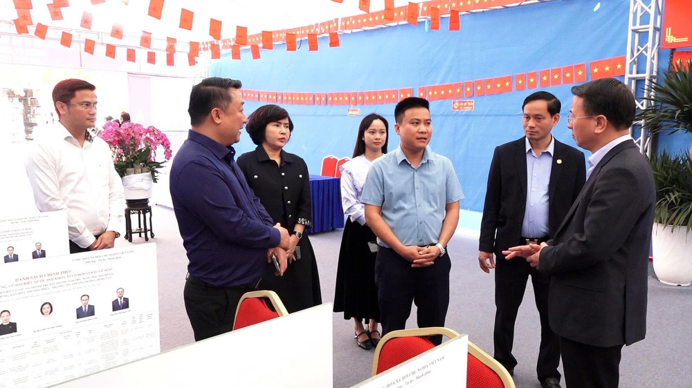 KIỂM TRA CÔNG TÁC CHUẨN BỊ BẦU CỬ TẠI XÃ BÌNH MINH: BẢO ĐẢM DÂN CHỦ, ĐÚNG PHÁP LUẬT VÀ AN TOÀN- Ảnh 4.