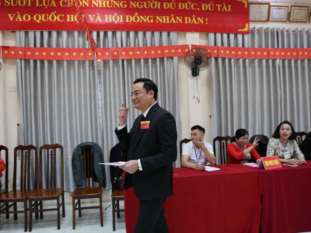 KHI ỨNG CỬ VIÊN HĐND THÀNH PHỐ THỰC HIỆN QUYỀN BẦU CỬ Ở QUÊ HƯƠNG- Ảnh 8.