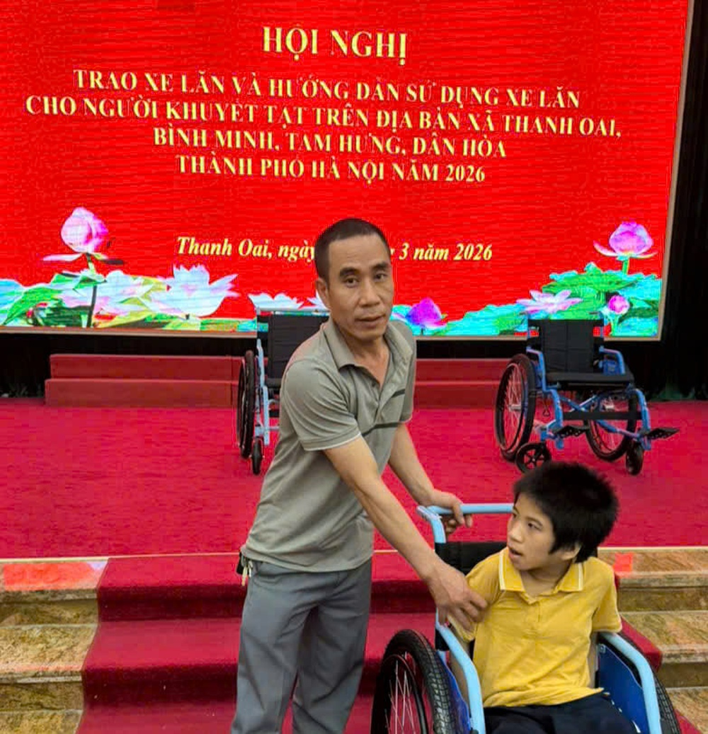 TẶNG XE LĂN - TRAO NIỀM VUI CHO NGƯỜI KHUYẾT TẬT - LAN TOẢ TINH THẦN NHÂN ÁI TRONG CỘNG ĐỒNG- Ảnh 4.