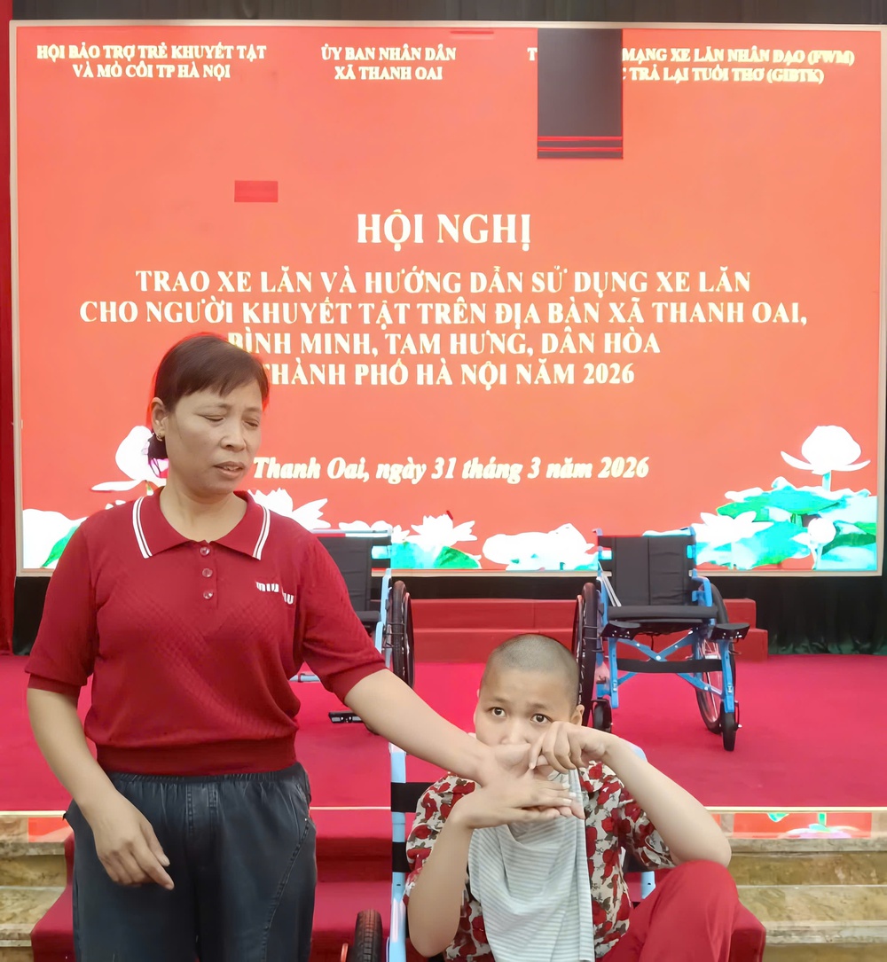 TẶNG XE LĂN - TRAO NIỀM VUI CHO NGƯỜI KHUYẾT TẬT - LAN TOẢ TINH THẦN NHÂN ÁI TRONG CỘNG ĐỒNG- Ảnh 2.