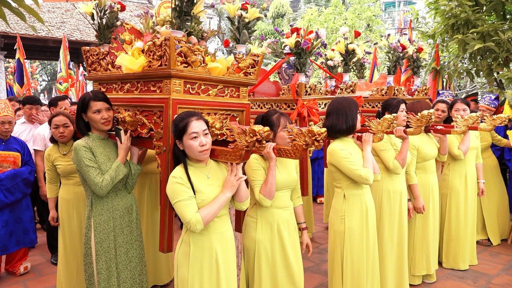 LỄ DÂNG HƯƠNG ĐỨC ĐẠI VƯƠNG LINH LANG VÀ GIÁ TRỊ DI SẢN LỄ HỘI LÀNG BÌNH ĐÀ- Ảnh 7.