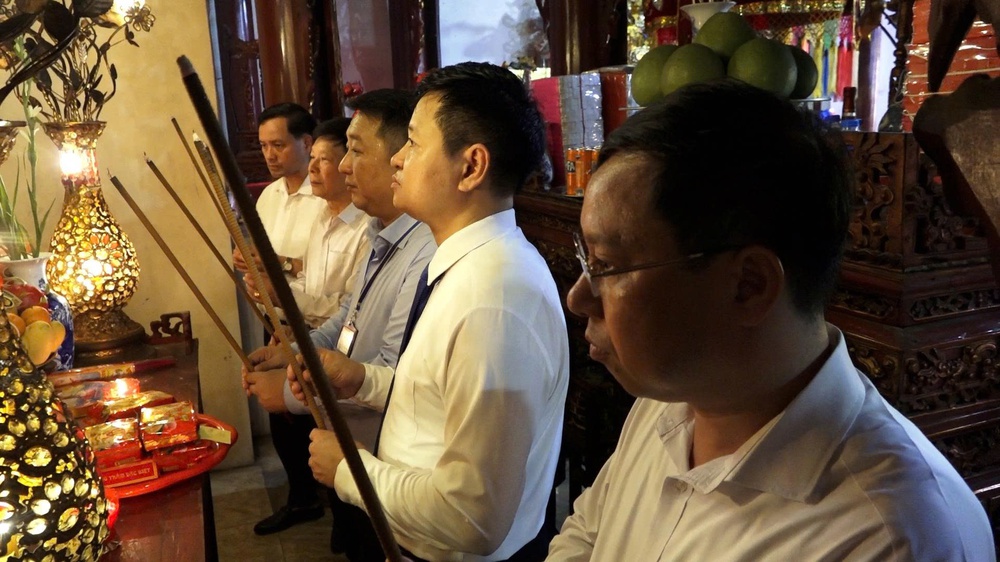 LỄ DÂNG HƯƠNG ĐỨC ĐẠI VƯƠNG LINH LANG VÀ GIÁ TRỊ DI SẢN LỄ HỘI LÀNG BÌNH ĐÀ- Ảnh 2.